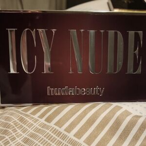 HUDA BEAUTY Icy Nude Palette with Silver Accents